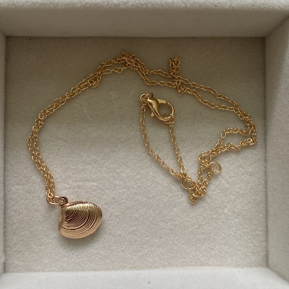 Handmade Gold Charm Seashell Necklace - Picture 10 of 10